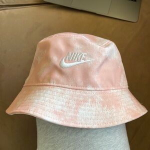Nike bucket hat